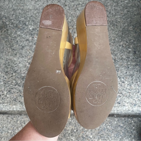 Tory Birch Abena Wedge Platform Sandals 8.5M Nude Patent Leather Gold Hardware - Picture 7 of 16